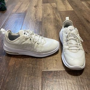 White Nike Air Max Axis